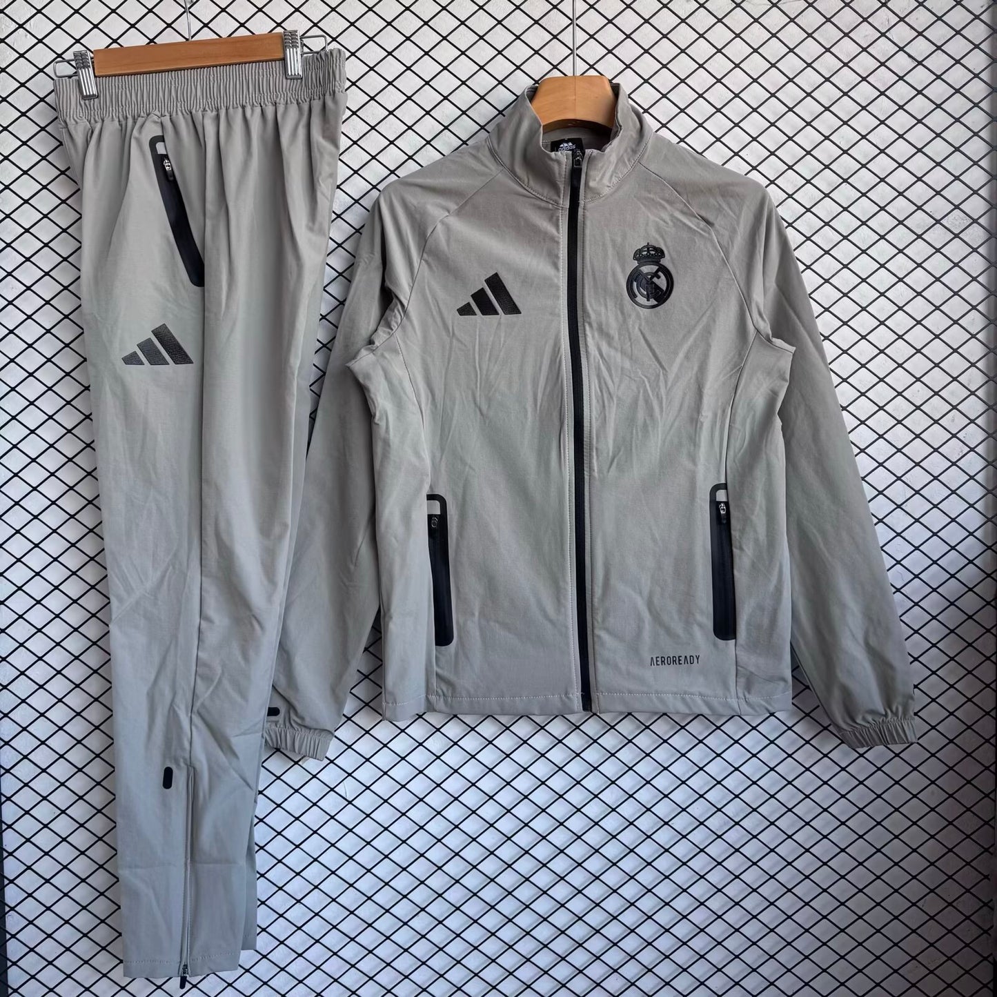 Ensemble Real Madrid Gris 2025-26