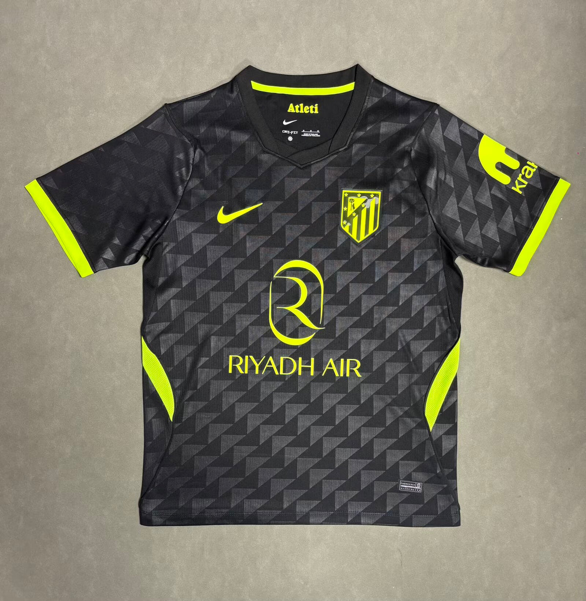 Maillot Atlético de Madrid – Noir & Jaune Fluo 2026-2027