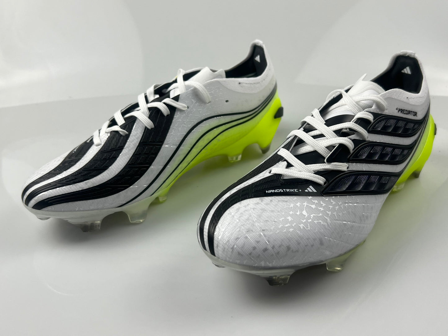 Crampons Adidas Predator FG Radiant Blaze